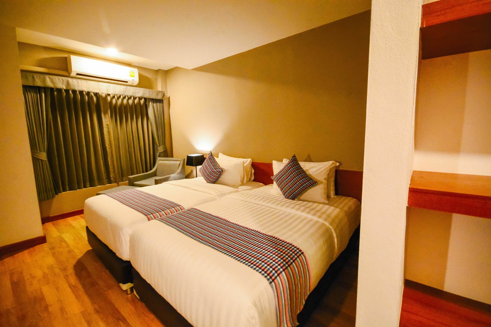 Comet Hotel Σούρατ Τανί Εξωτερικό φωτογραφία
